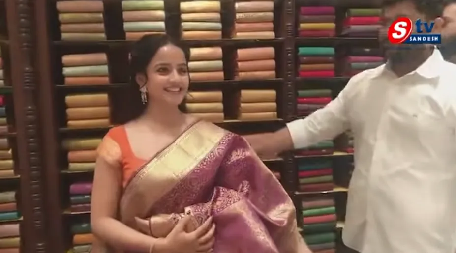 బాచుపల్లిలో South India Shopping Mall Grand Opening.. ముఖ్య అతిథిగా Vaishnavi Chaitanya!